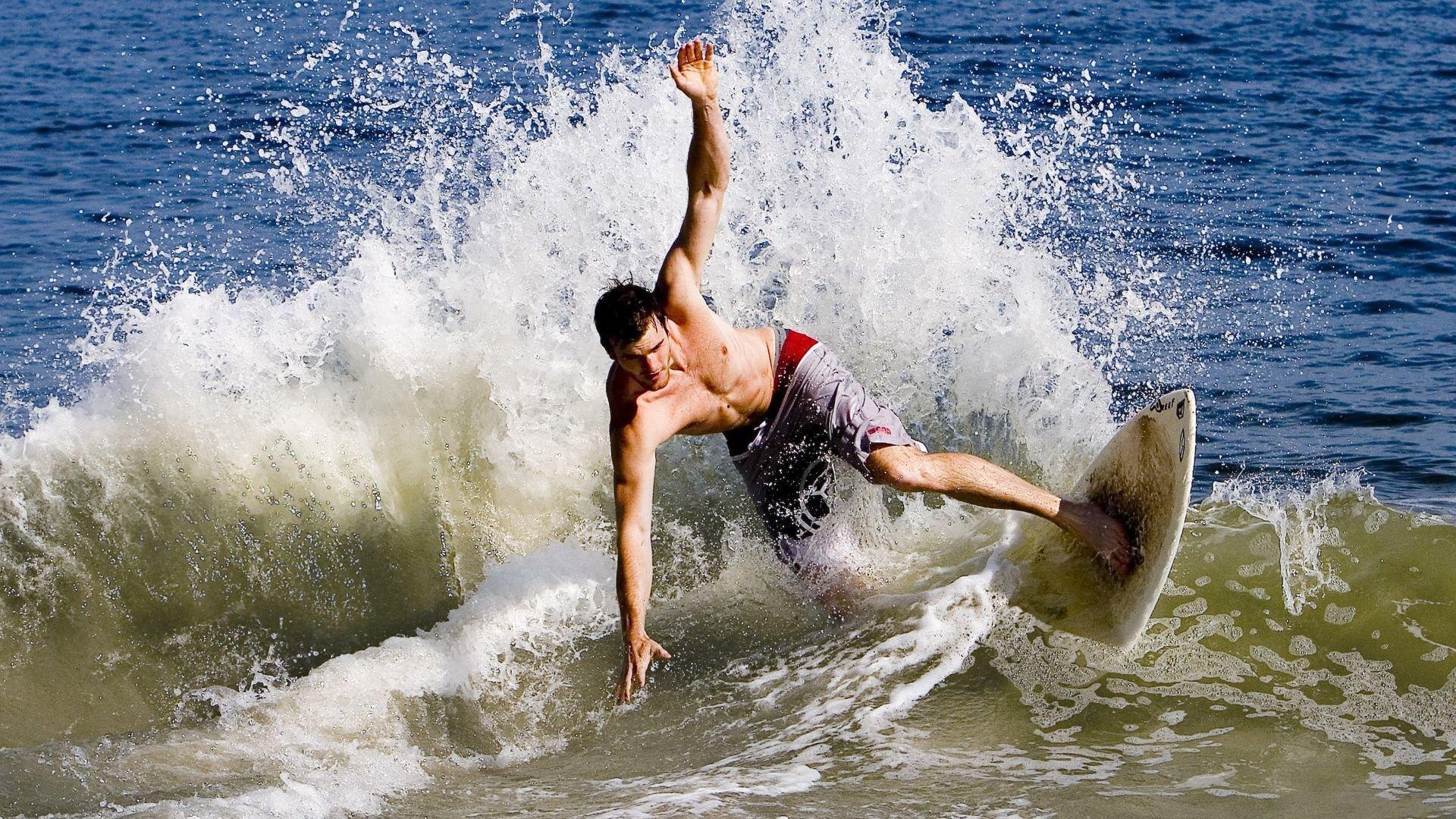 攀岩新星闪耀国际赛场 中国选手勇夺世界杯分站赛冠军