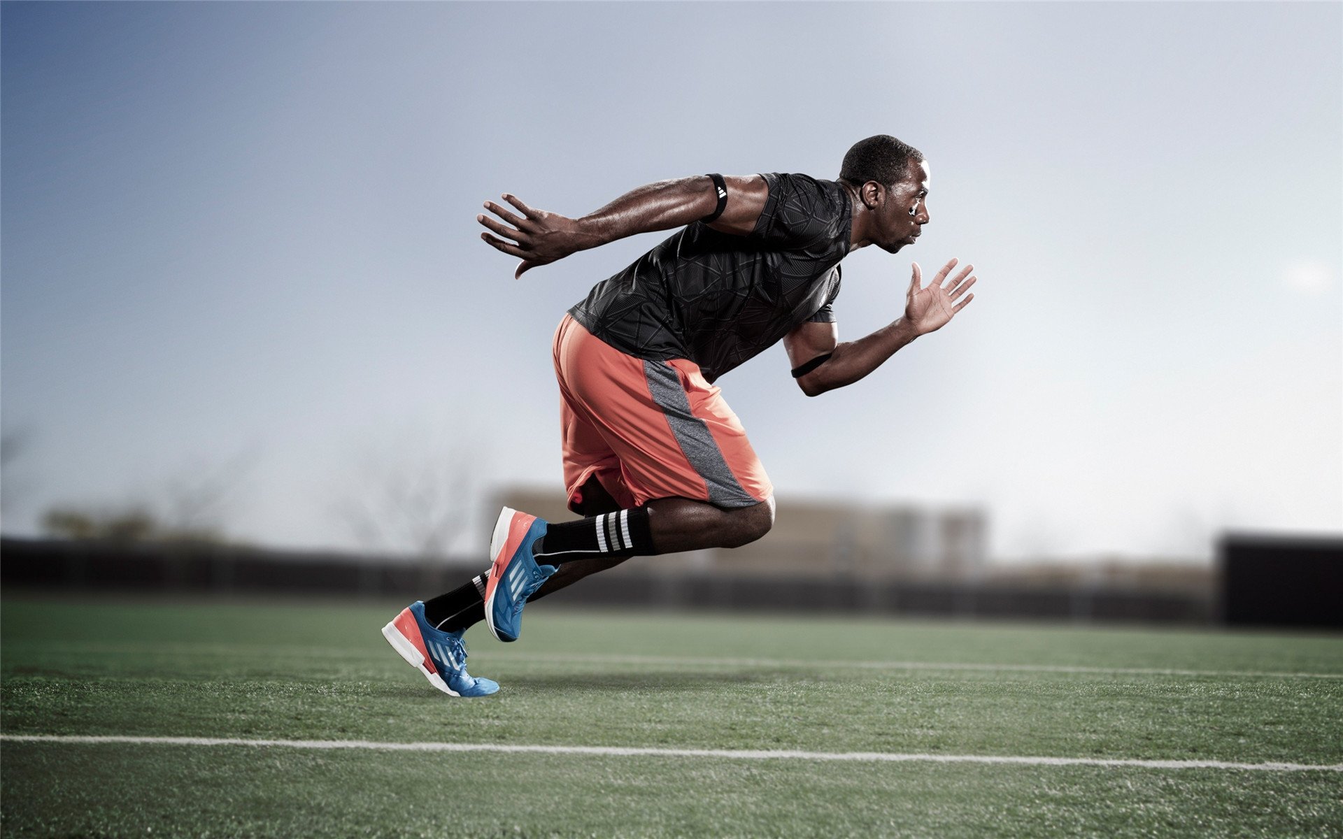 英超争冠白热化，曼城、阿森纳、利物浦上演三强逐鹿