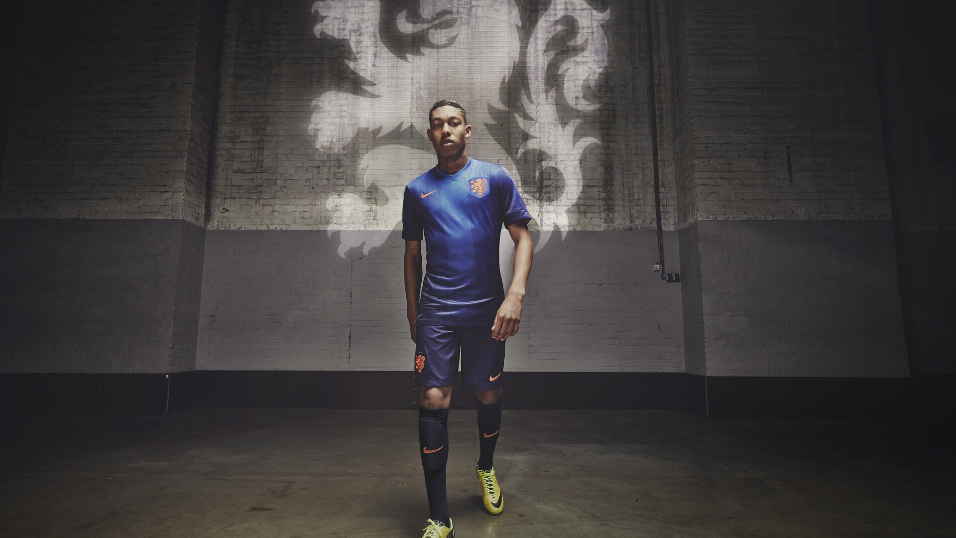 英超豪门激战落幕，曼城逆转利物浦登顶积分榜