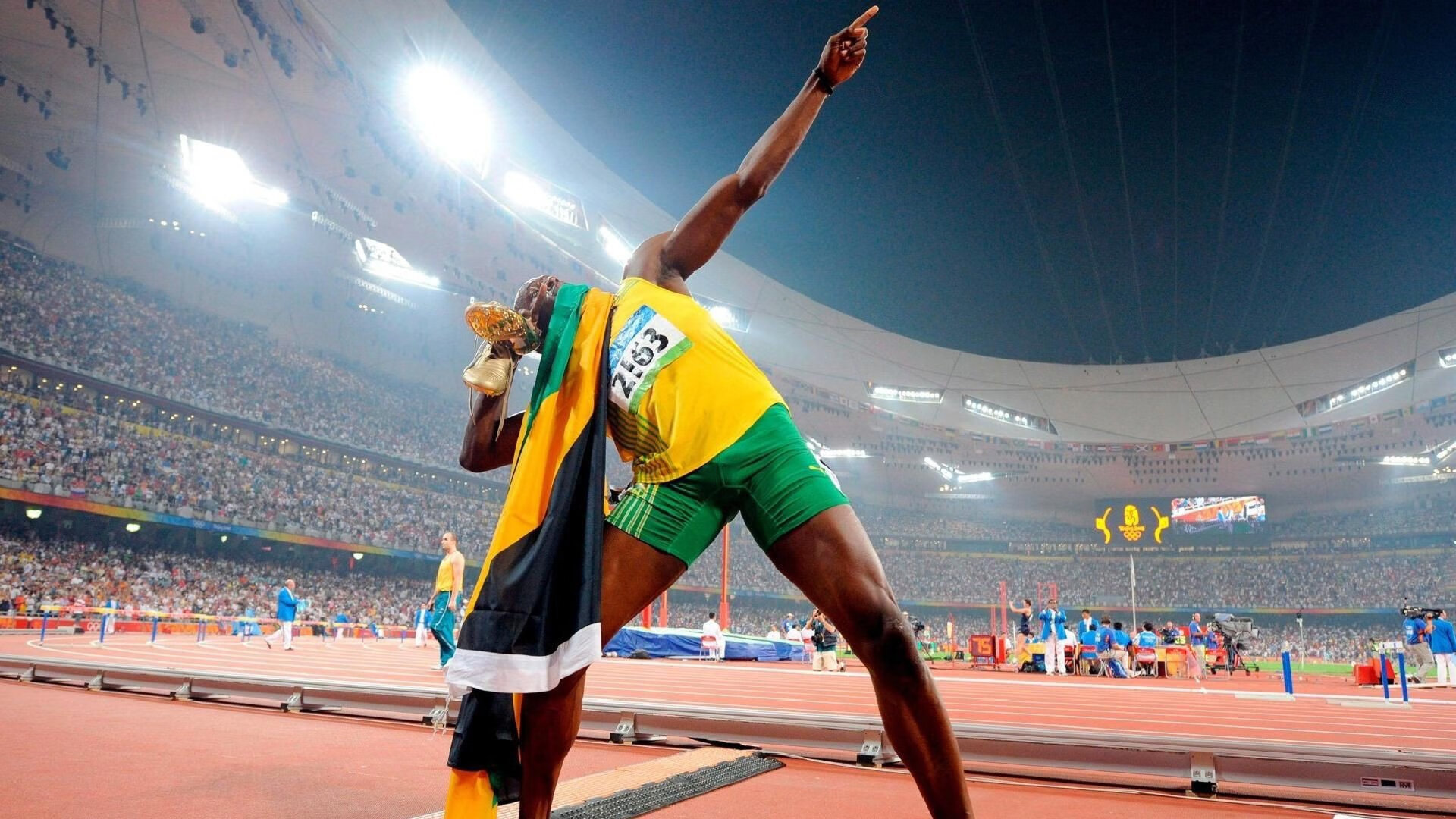 b体育官网_姆巴佩帽子戏法助巴黎圣日耳曼大胜里昂，法甲争冠悬念再起